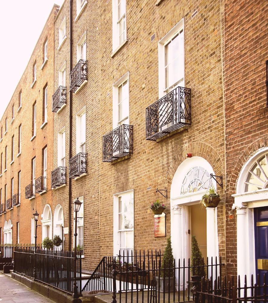 Baggot Court Townhouse Hotel ดับลิน ภายนอก รูปภาพ