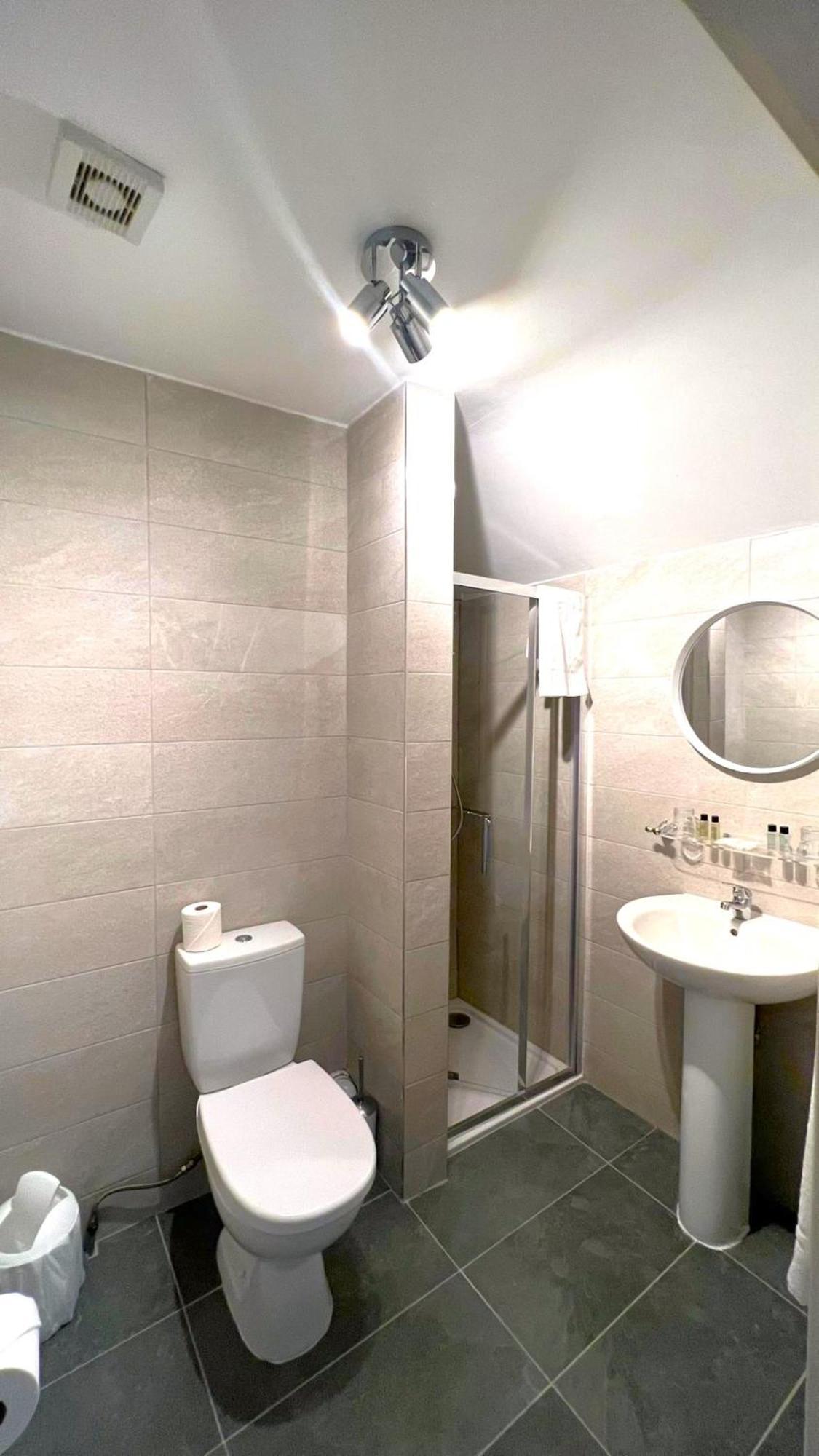 Baggot Court Townhouse Hotel ดับลิน ภายนอก รูปภาพ