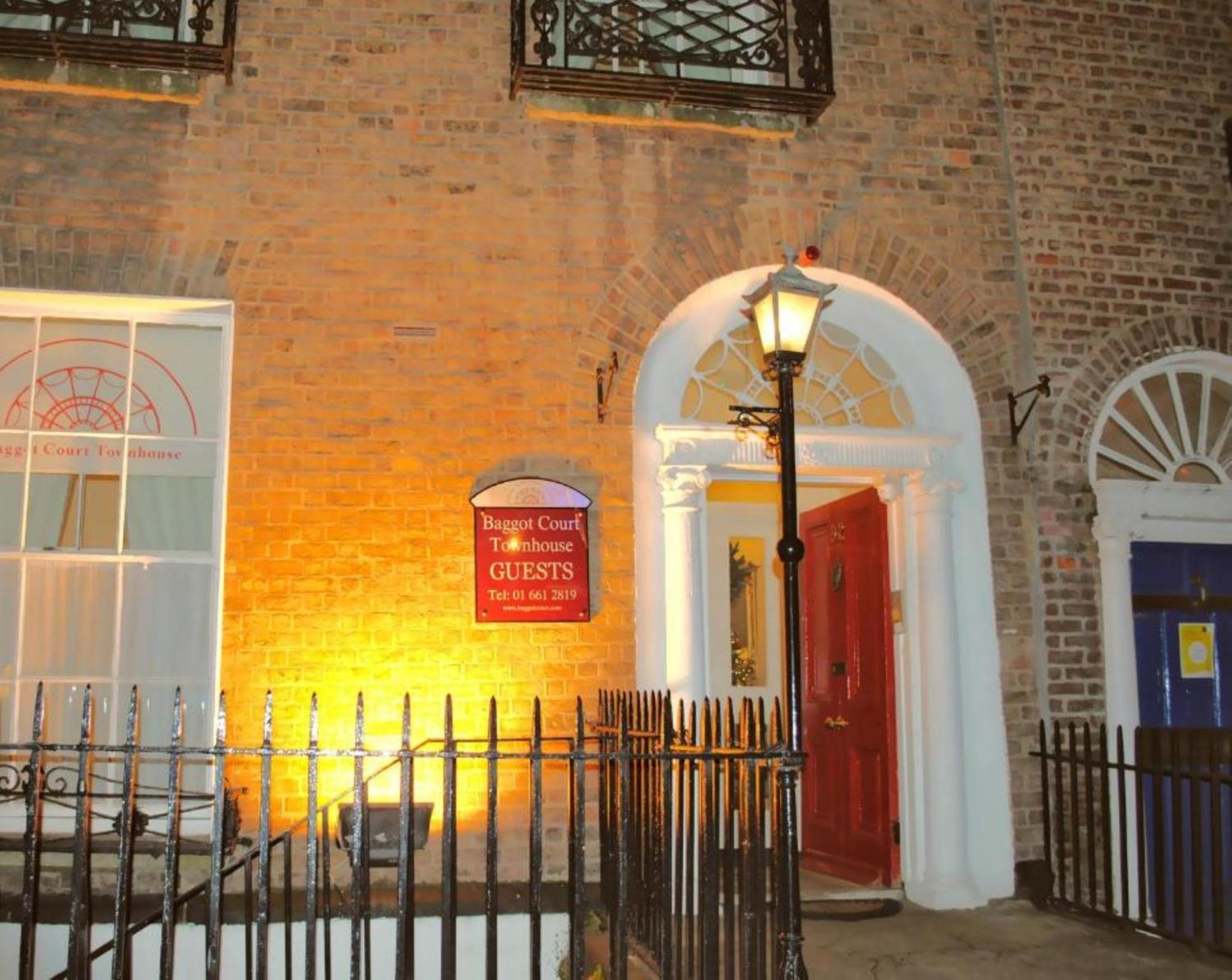 Baggot Court Townhouse Hotel ดับลิน ภายนอก รูปภาพ