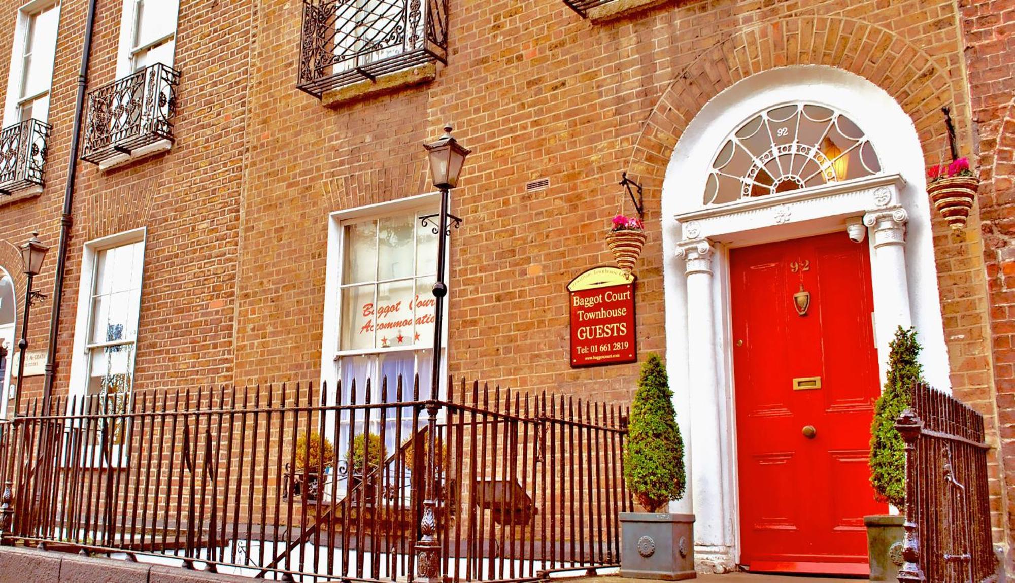Baggot Court Townhouse Hotel ดับลิน ภายนอก รูปภาพ