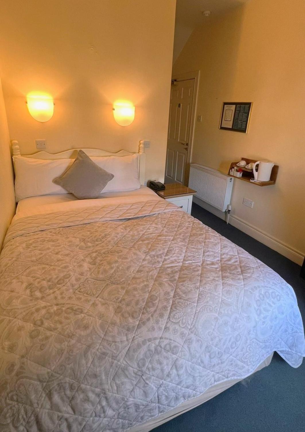 Baggot Court Townhouse Hotel ดับลิน ภายนอก รูปภาพ