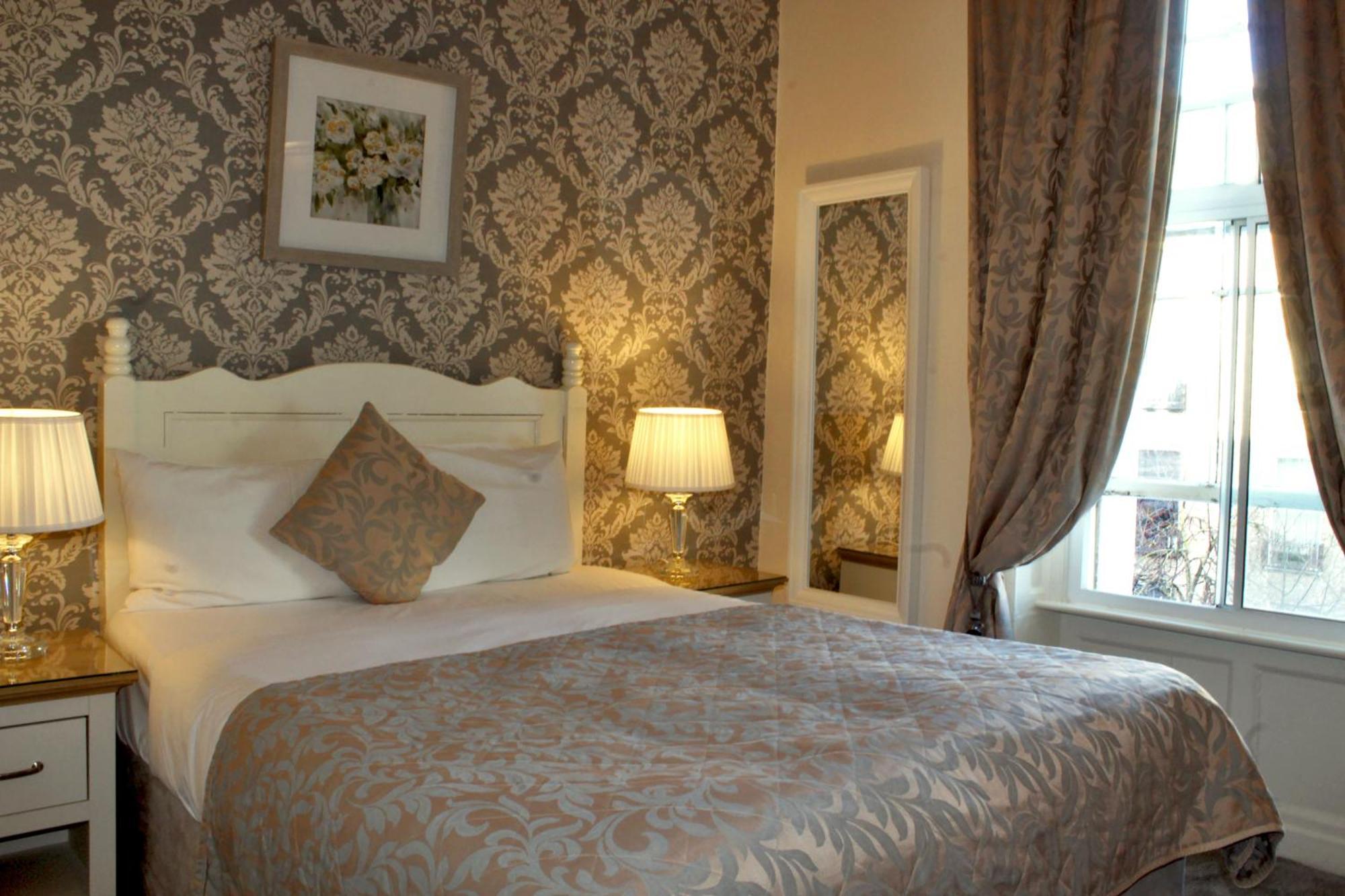 Baggot Court Townhouse Hotel ดับลิน ภายนอก รูปภาพ