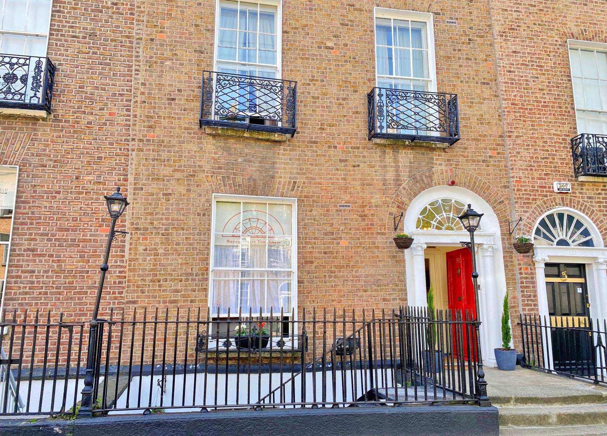 Baggot Court Townhouse Hotel ดับลิน ภายนอก รูปภาพ