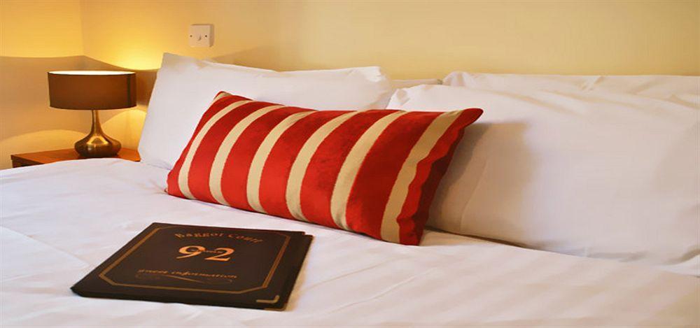 Baggot Court Townhouse Hotel ดับลิน ภายนอก รูปภาพ
