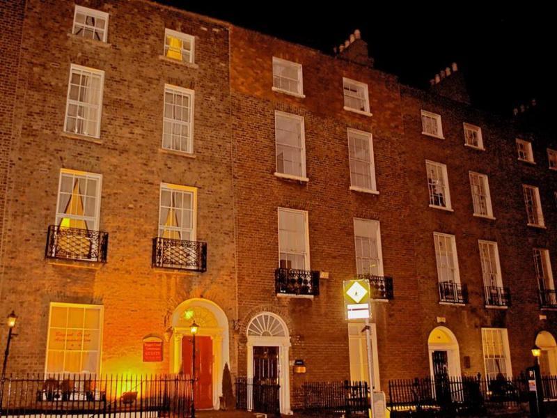 Baggot Court Townhouse Hotel ดับลิน ภายนอก รูปภาพ