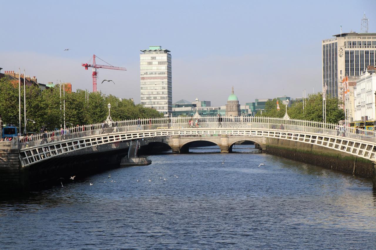 Baggot Court Townhouse Hotel ดับลิน ภายนอก รูปภาพ