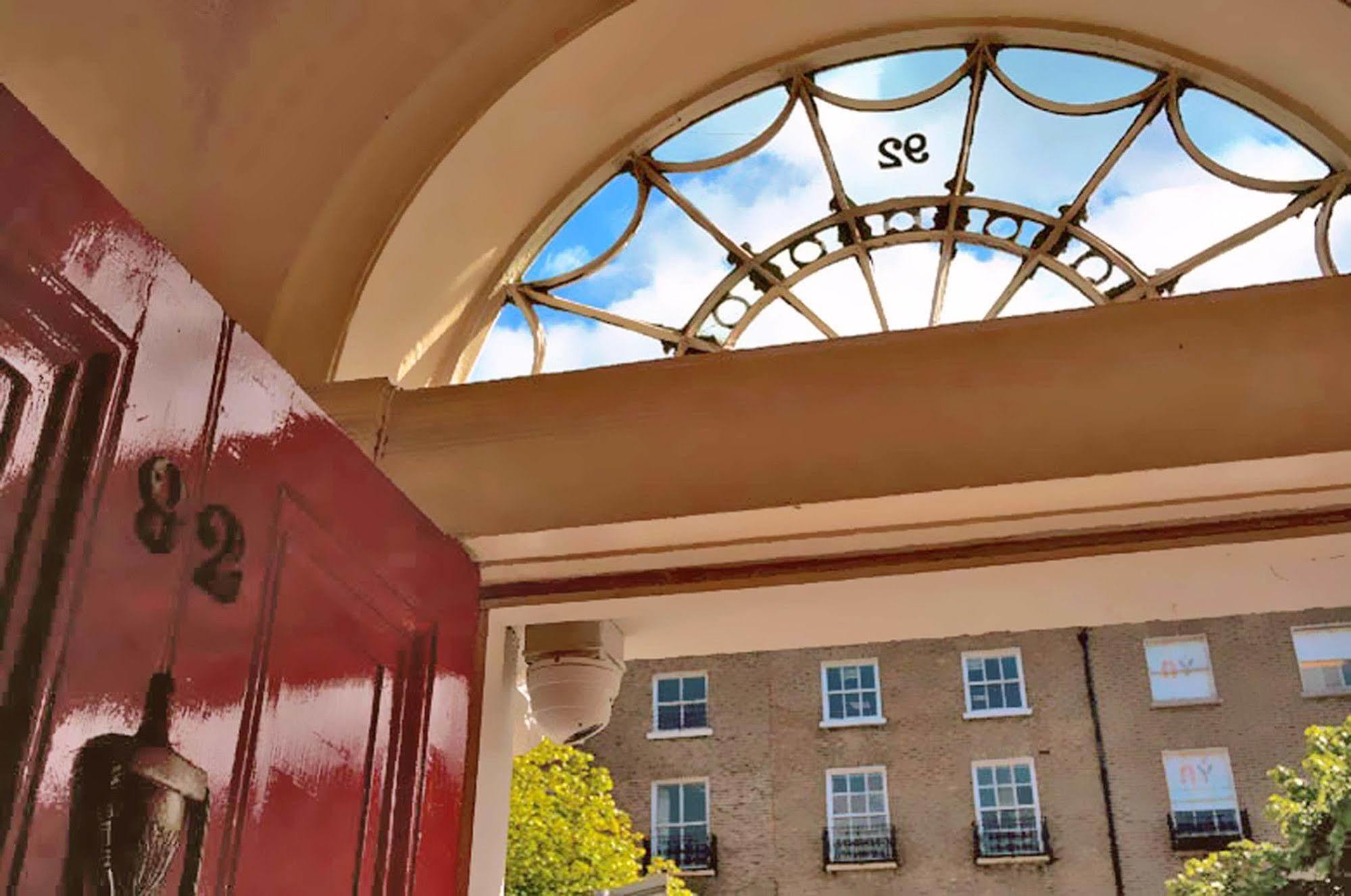 Baggot Court Townhouse Hotel ดับลิน ภายนอก รูปภาพ