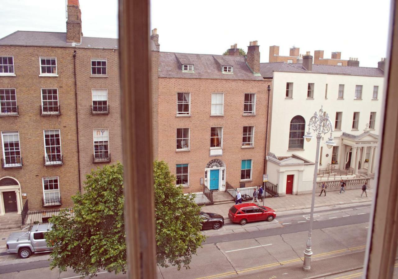 Baggot Court Townhouse Hotel ดับลิน ภายนอก รูปภาพ